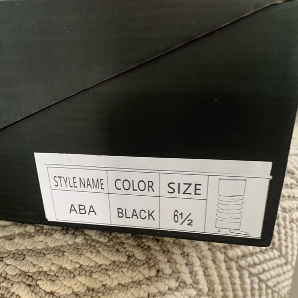 NIB Sequin Knee High Heel Boots 🖤 - Picture 5 of 5